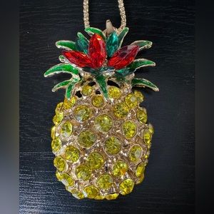🍍 NWT! Pineapple Jeweled Crystal Necklace